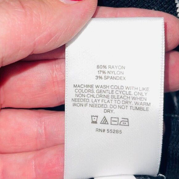 Black & White Patterned Knit Skirt With Intricate Geometric Design - Picture 10 of 12